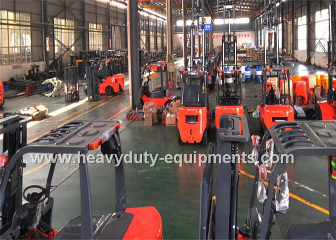 Forklift Sinomtp FD25 με την εκτιμημένη χωρητικότητα φορτίων 2500kg και τη μηχανή της MITSUBISHI